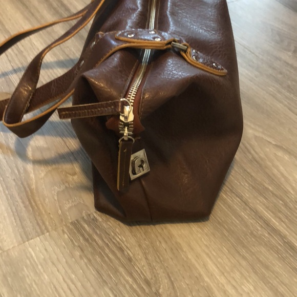 Matt & Matt shoulder bag
Length: 13” Width: 8”
Brown - Picture 4 of 6